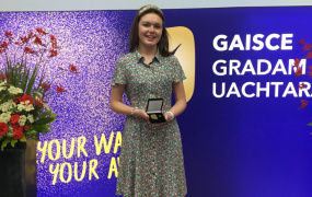 Sarah pictured with her Gold Gaisce award