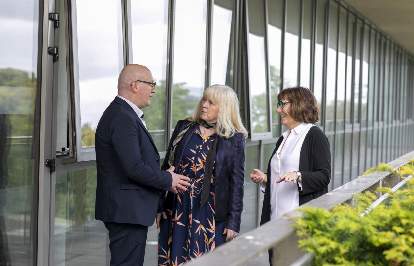 TJ O'Ceallaigh, Professor Emer Ring agus Professor Diane J. Tedick