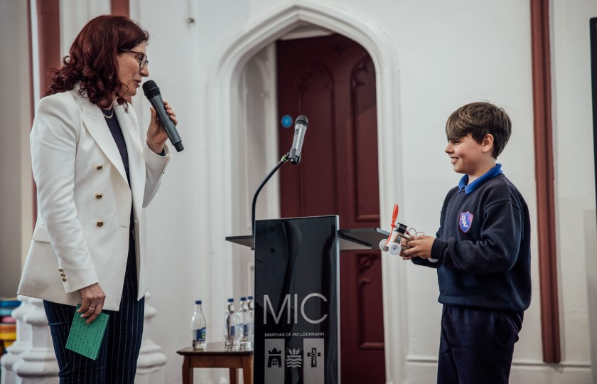 Dr Eleanor Walsh speaks to 4th class student from Our Lady of Lourdes National School, Limerick