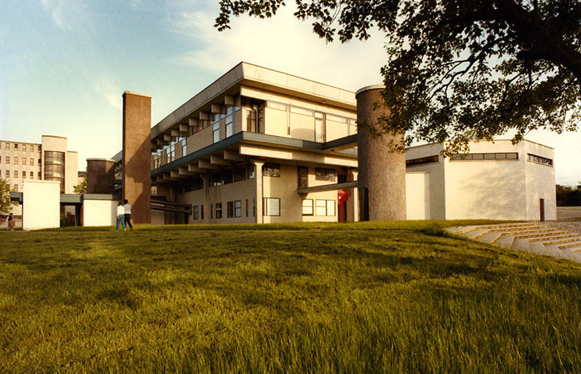 Áras an Phiarsaigh: New Library Building