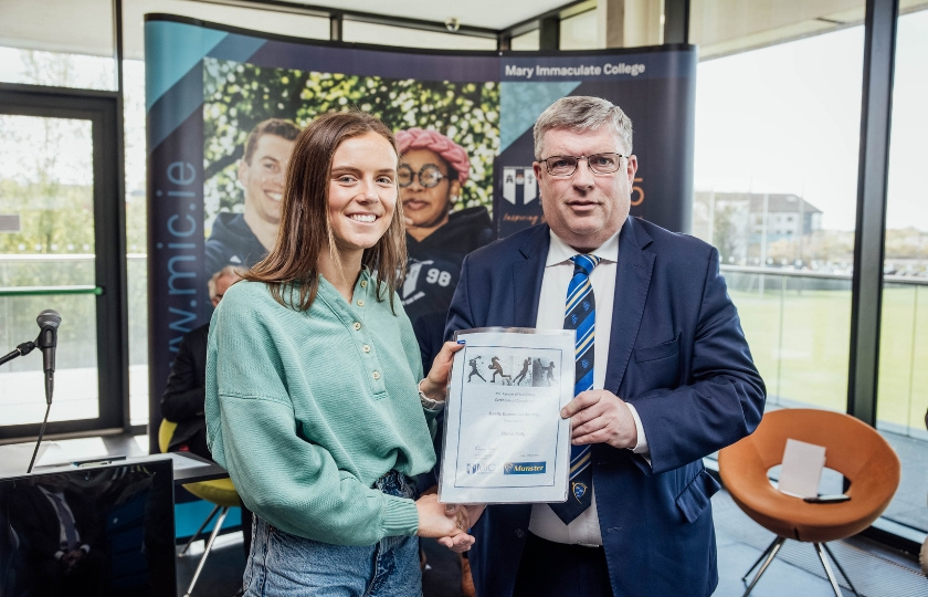 Elaine Daly and Ger Ryan holding a certificate