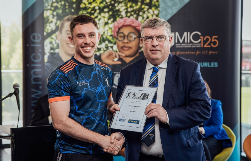 Ben O'Brien and Ger Ryan holding a certificate