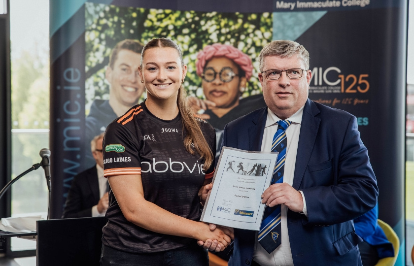 Rachel O'Brien and Ger Ryan holding a certificate