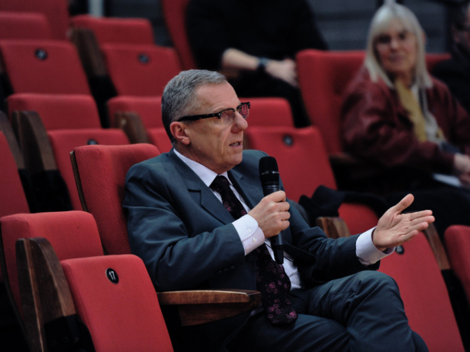 Professor William Leahy