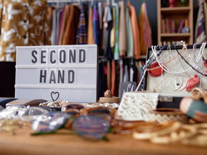 Second hand sign in clothes shop