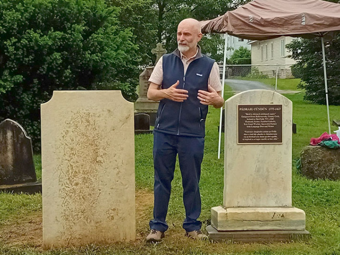 Tony Ó Floinn speaking after unveiling the plaque (to his left).