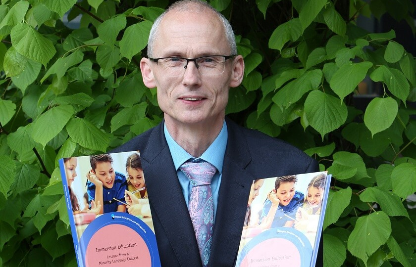 Prof. Pádraig Ó Duibhir with his book Immersion Education: Lessons from a Minority Language Context at the second All-Ireland Research Conference on Immersion Education at MIC in 2018